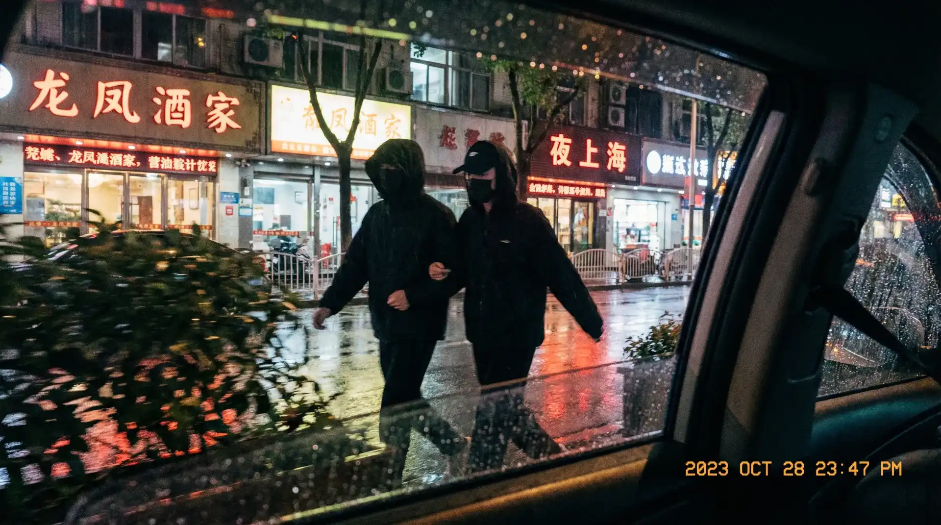 女女性恋爱视频免费 - 顶流明星深夜密会现场抓拍照片